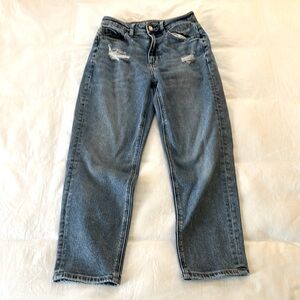 American Eagle Straight Leg Jeans with Pocket Distressing. Size 0, X-short.